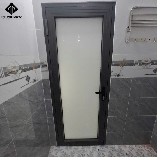 Cửa nhà vệ sinh gò công